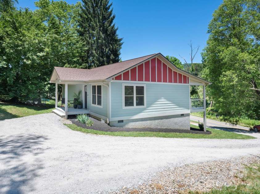2546 Old Clyde Road, Clyde, NC 28721.  MLS# CAR4396433, YatesRealty ID 34393. 