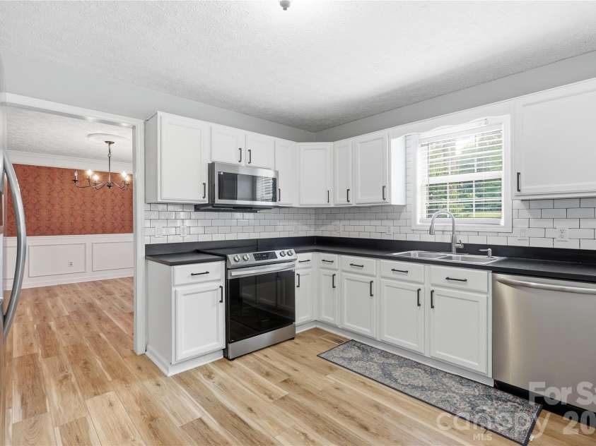25611 Bridgeport Road, Albemarle, NC 28001.  MLS# CAR4395266, YatesRealty ID 34394. Gorgeous Updated Kitchen