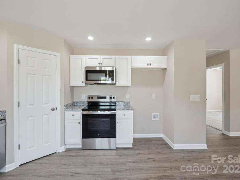 528 Caldwell Street, Salisbury, NC 28144.  MLS# CAR4260195, YatesRealty ID 34394. Kitchen