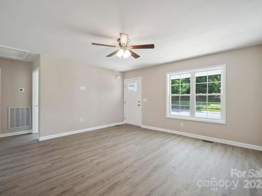528 Caldwell Street, Salisbury, NC 28144.  MLS# CAR4260195, YatesRealty ID 34394. Living Room