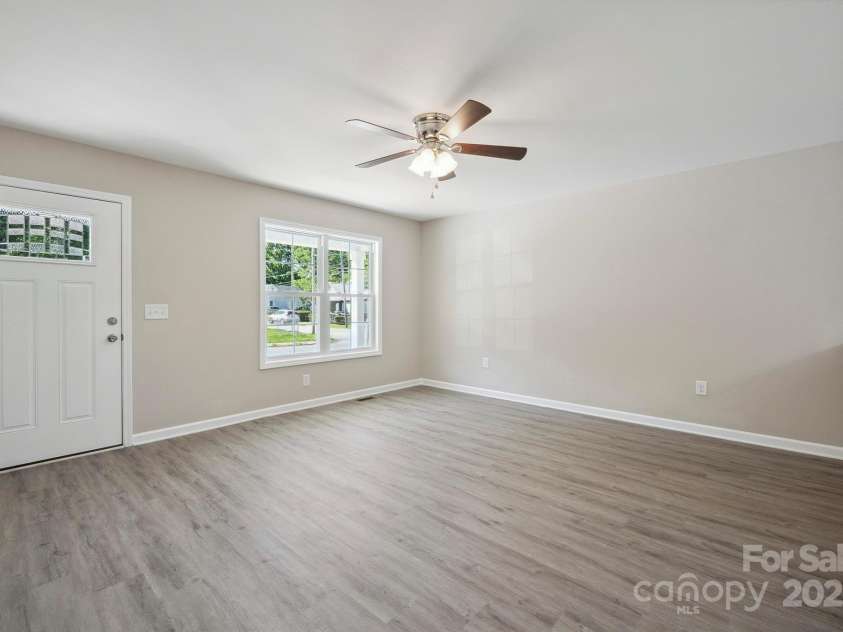 528 Caldwell Street, Salisbury, NC 28144.  MLS# CAR4260195, YatesRealty ID 34394. Living Room