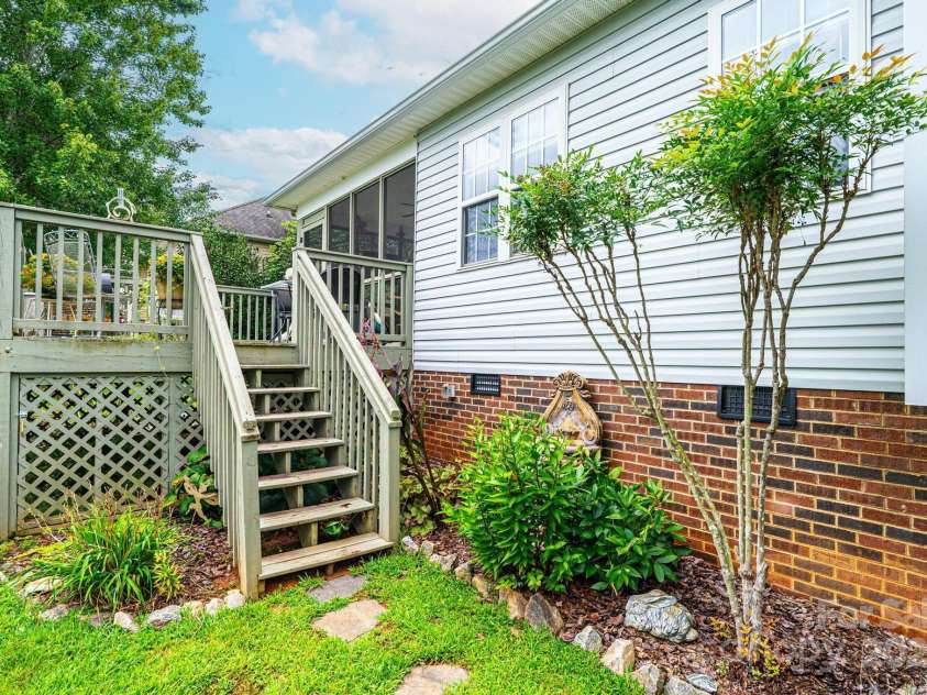 302 Kipling Drive, Taylorsville, NC 28681.  MLS# CAR4292536, YatesRealty ID 34395. 