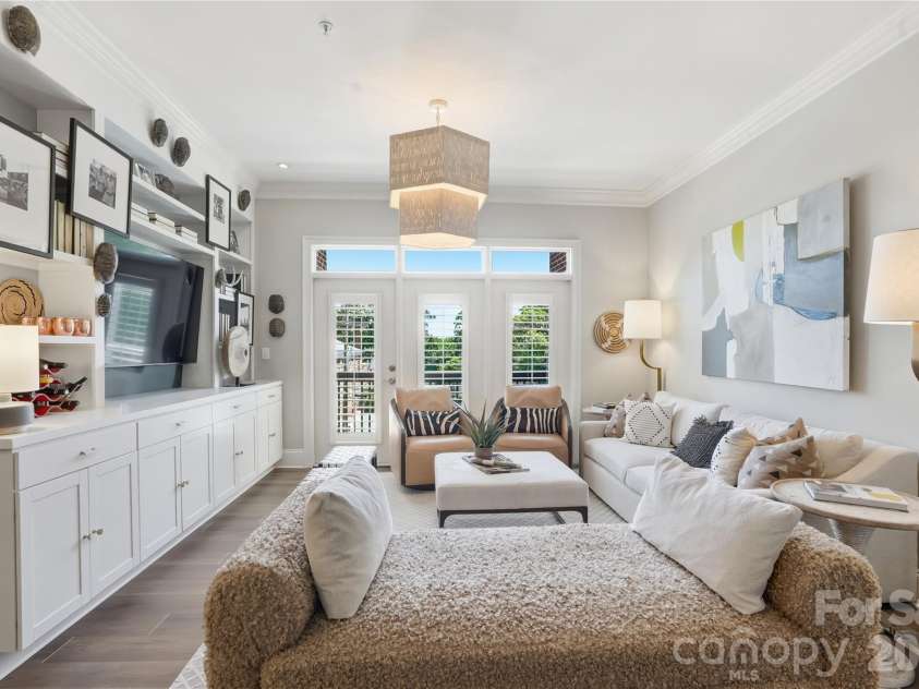 2990 Selwyn Avenue, Charlotte, NC 28209.  MLS# CAR4370166, YatesRealty ID 34397. 