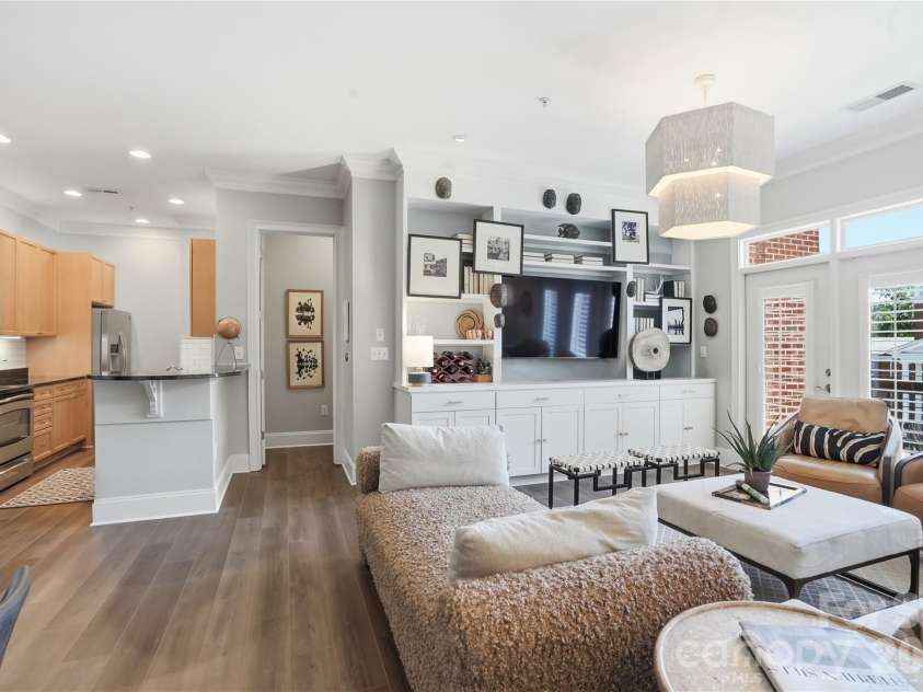 2990 Selwyn Avenue, Charlotte, NC 28209.  MLS# CAR4370166, YatesRealty ID 34397. 
