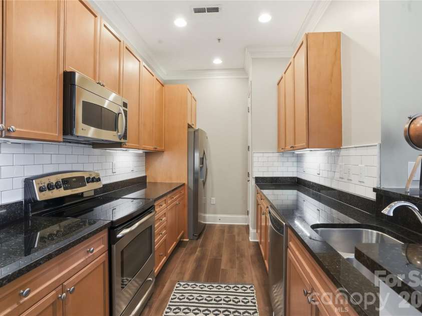 2990 Selwyn Avenue, Charlotte, NC 28209.  MLS# CAR4370166, YatesRealty ID 34397. 