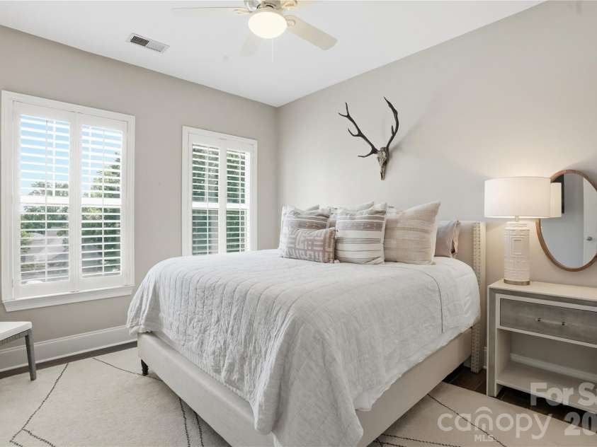 2990 Selwyn Avenue, Charlotte, NC 28209.  MLS# CAR4370166, YatesRealty ID 34397. 