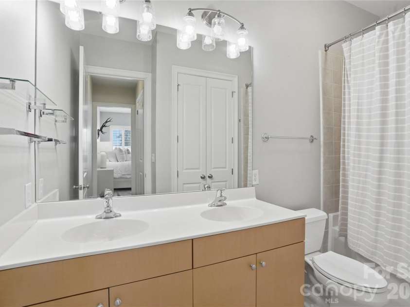 2990 Selwyn Avenue, Charlotte, NC 28209.  MLS# CAR4370166, YatesRealty ID 34397. 