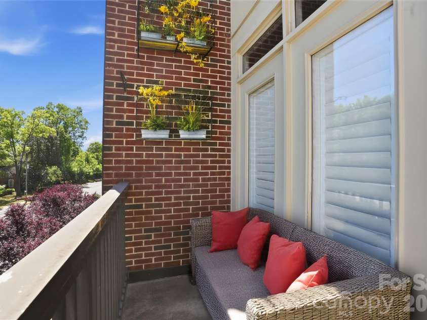 2990 Selwyn Avenue, Charlotte, NC 28209.  MLS# CAR4370166, YatesRealty ID 34397. 