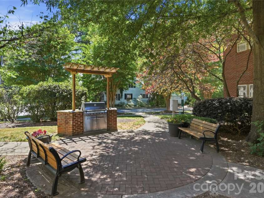 2990 Selwyn Avenue, Charlotte, NC 28209.  MLS# CAR4370166, YatesRealty ID 34397. 