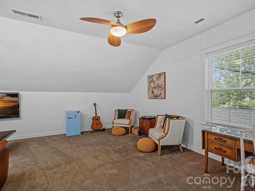 2219 Winthrop Avenue, Charlotte, NC 28203.  MLS# CAR4393922, YatesRealty ID 34398. 3rd Floor 4th bed/bonus