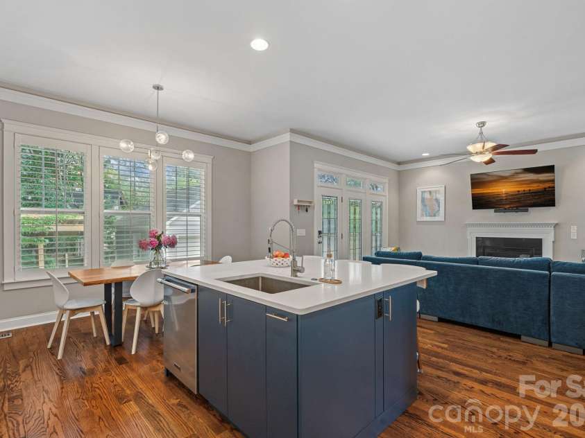 2219 Winthrop Avenue, Charlotte, NC 28203.  MLS# CAR4393922, YatesRealty ID 34398. 