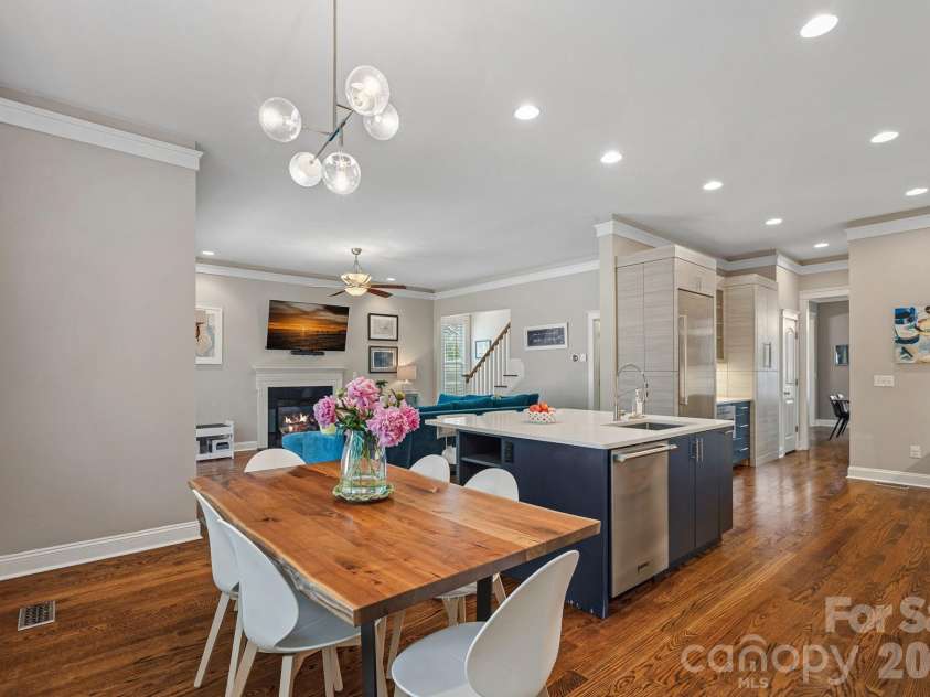 2219 Winthrop Avenue, Charlotte, NC 28203.  MLS# CAR4393922, YatesRealty ID 34398. 