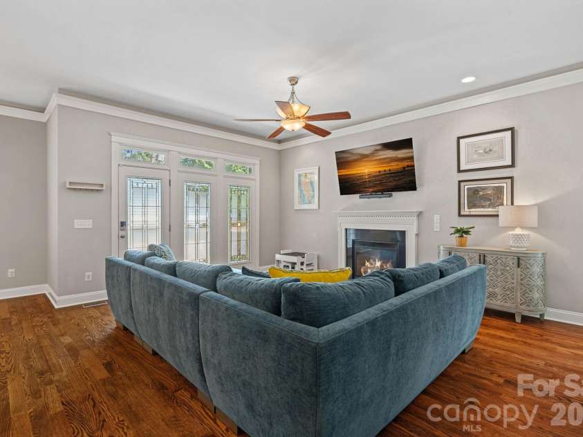 2219 Winthrop Avenue, Charlotte, NC 28203.  MLS# CAR4393922, YatesRealty ID 34398. 