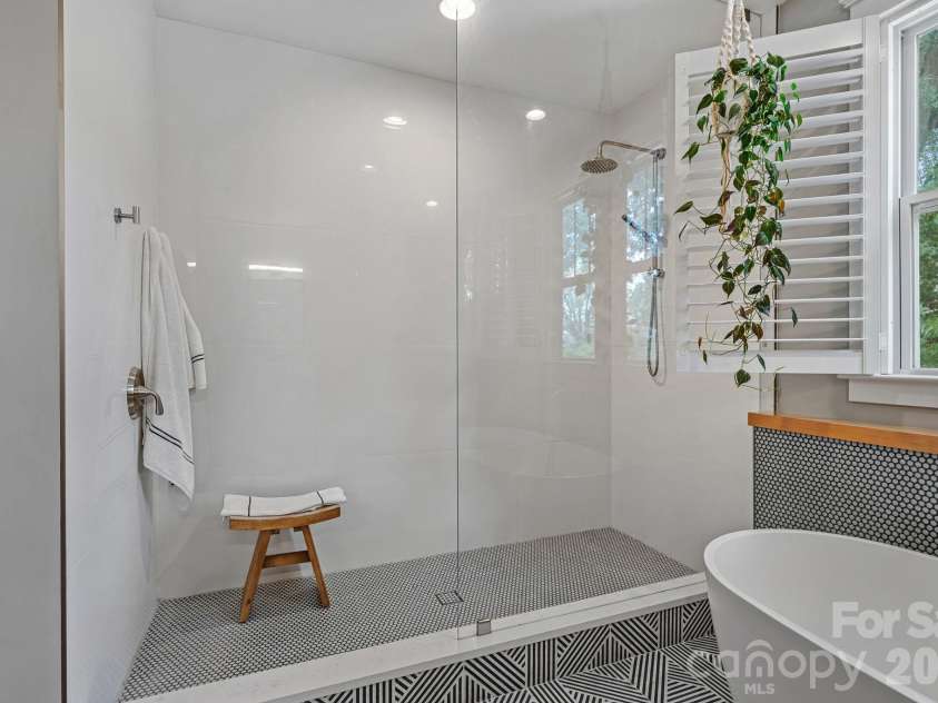 2219 Winthrop Avenue, Charlotte, NC 28203.  MLS# CAR4393922, YatesRealty ID 34398. 
