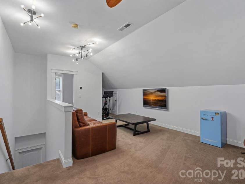 2219 Winthrop Avenue, Charlotte, NC 28203.  MLS# CAR4393922, YatesRealty ID 34398. 
