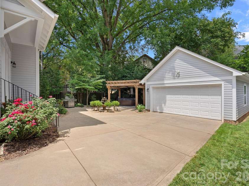 2219 Winthrop Avenue, Charlotte, NC 28203.  MLS# CAR4393922, YatesRealty ID 34398. 
