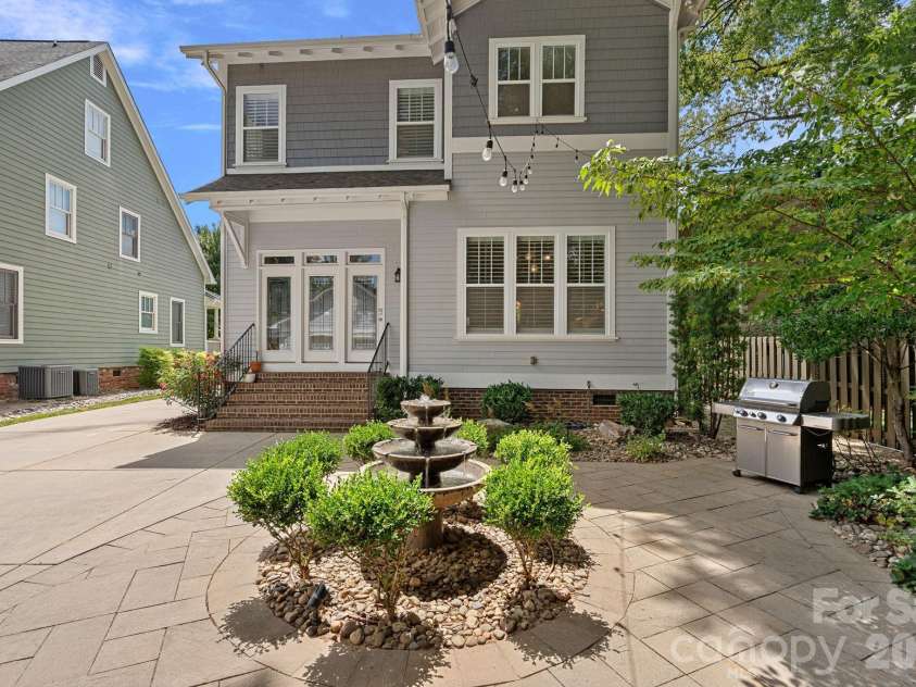 2219 Winthrop Avenue, Charlotte, NC 28203.  MLS# CAR4393922, YatesRealty ID 34398. 