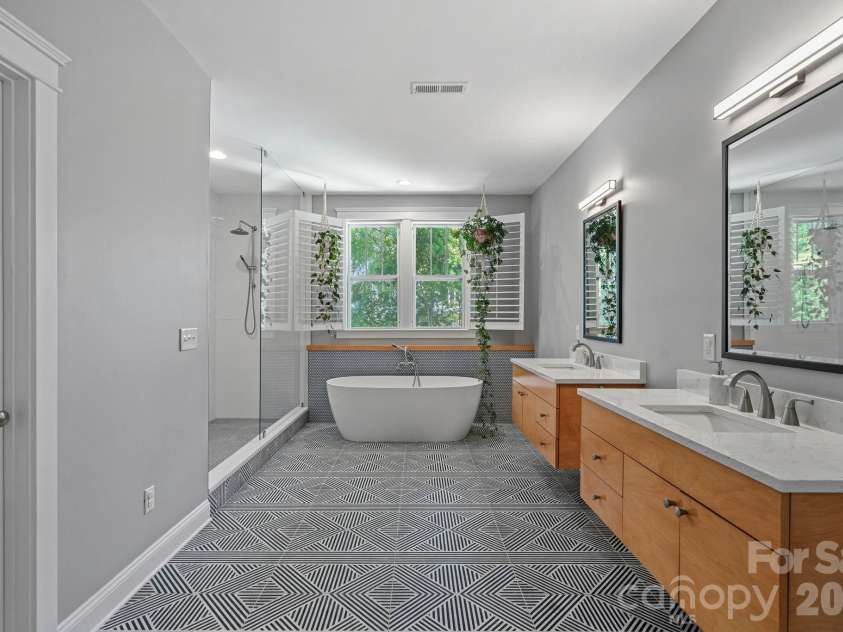 2219 Winthrop Avenue, Charlotte, NC 28203.  MLS# CAR4393922, YatesRealty ID 34398. Primary bath