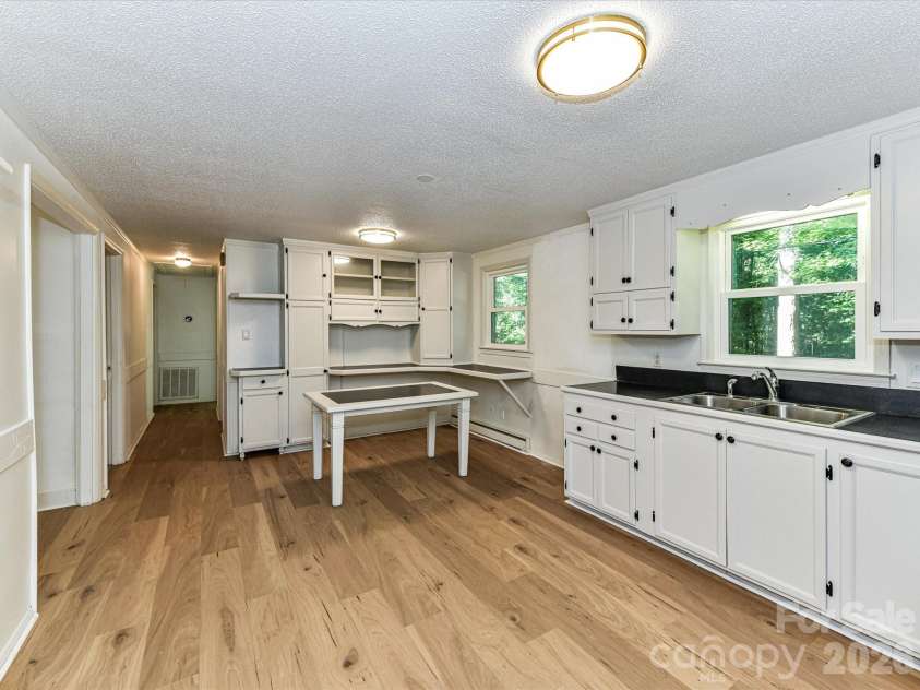 800 Ethel Street, Waxhaw, NC 28173.  MLS# CAR4389407, YatesRealty ID 34399. Open kitchen and dining area