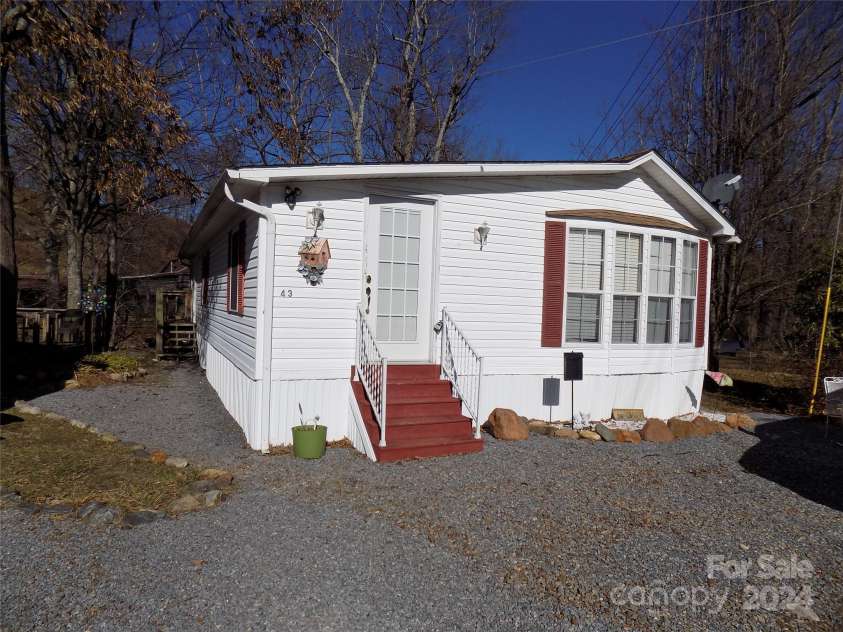 43 Pike Point, Waynesville, NC 28785.  MLS# CAR4097952, YatesRealty ID 344. 