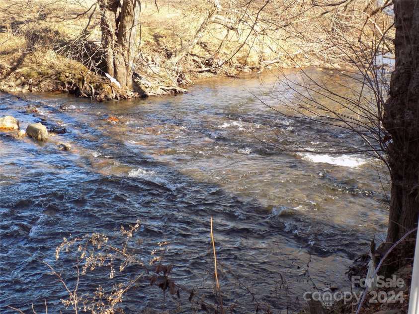 43 Pike Point, Waynesville, NC 28785.  MLS# CAR4097952, YatesRealty ID 344. 