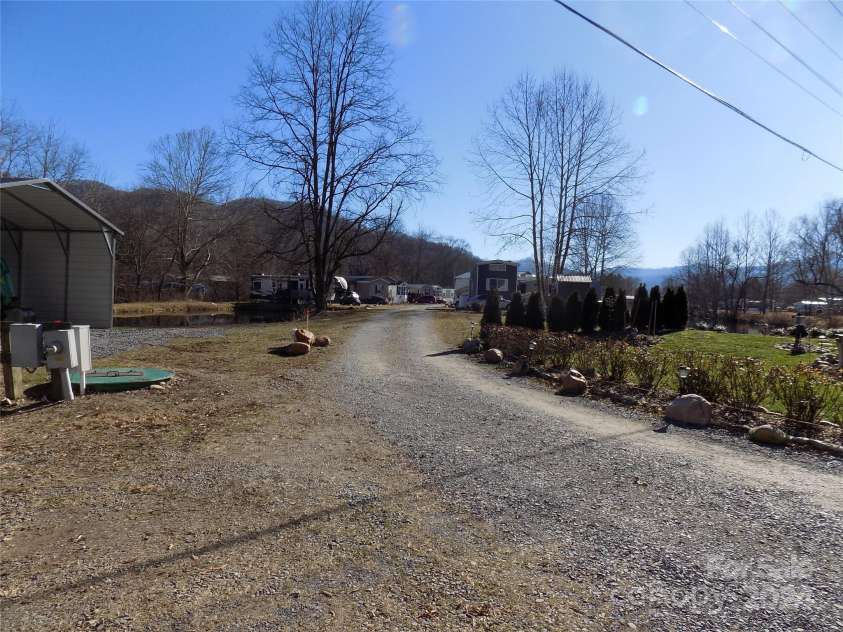 43 Pike Point, Waynesville, NC 28785.  MLS# CAR4097952, YatesRealty ID 344. 