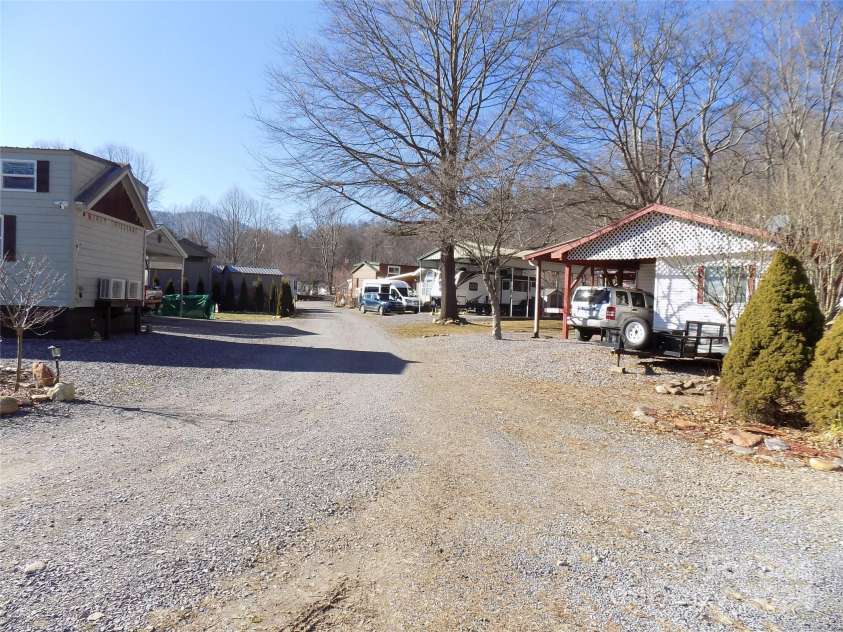 43 Pike Point, Waynesville, NC 28785.  MLS# CAR4097952, YatesRealty ID 344. 
