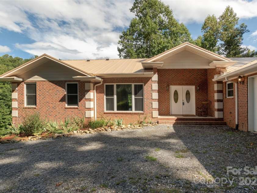 145 Frankie Lane, Flat Rock, NC 28731.  MLS# CAR4239682, YatesRealty ID 3440. 