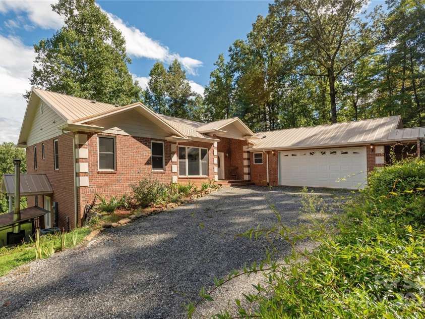145 Frankie Lane, Flat Rock, NC 28731.  MLS# CAR4239682, YatesRealty ID 3440. 