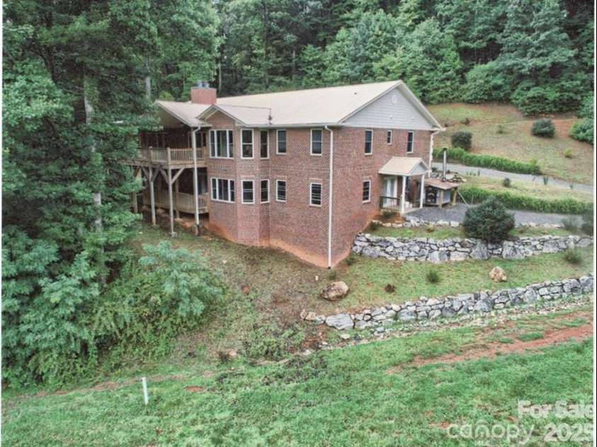 145 Frankie Lane, Flat Rock, NC 28731.  MLS# CAR4239682, YatesRealty ID 3440. 