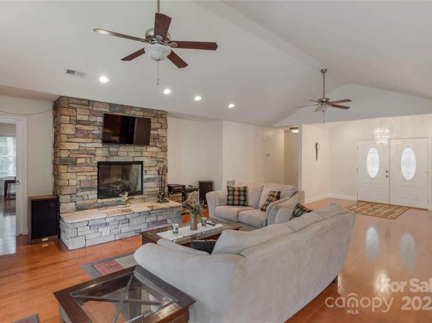 145 Frankie Lane, Flat Rock, NC 28731.  MLS# CAR4239682, YatesRealty ID 3440. 