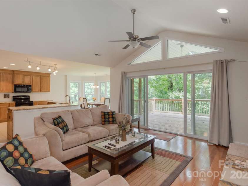 145 Frankie Lane, Flat Rock, NC 28731.  MLS# CAR4239682, YatesRealty ID 3440. 