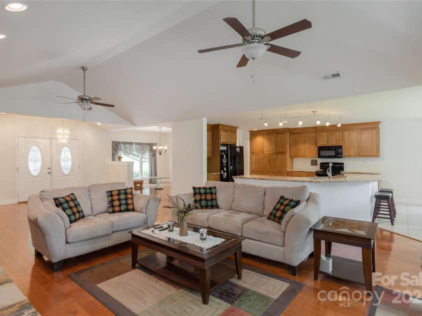 145 Frankie Lane, Flat Rock, NC 28731.  MLS# CAR4239682, YatesRealty ID 3440. 