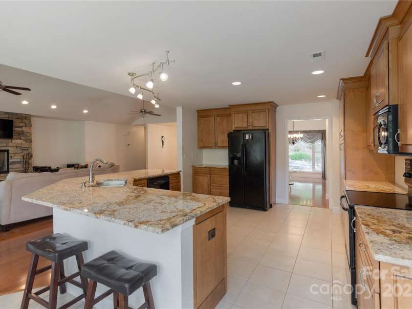 145 Frankie Lane, Flat Rock, NC 28731.  MLS# CAR4239682, YatesRealty ID 3440. 