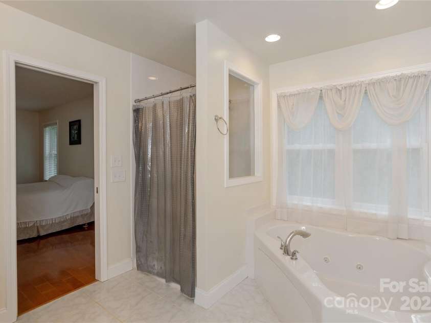 145 Frankie Lane, Flat Rock, NC 28731.  MLS# CAR4239682, YatesRealty ID 3440. 