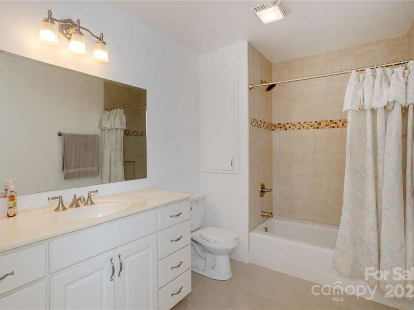 145 Frankie Lane, Flat Rock, NC 28731.  MLS# CAR4239682, YatesRealty ID 3440. 