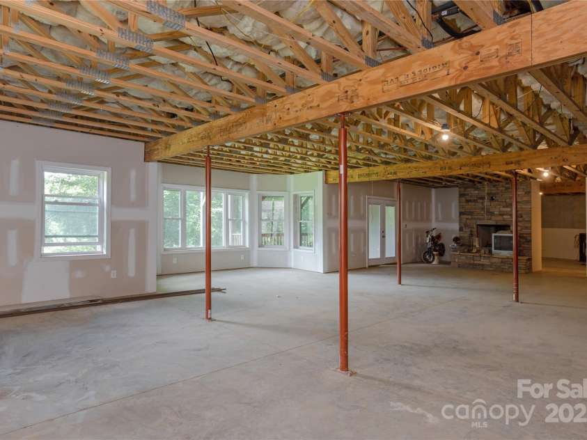 145 Frankie Lane, Flat Rock, NC 28731.  MLS# CAR4239682, YatesRealty ID 3440. 