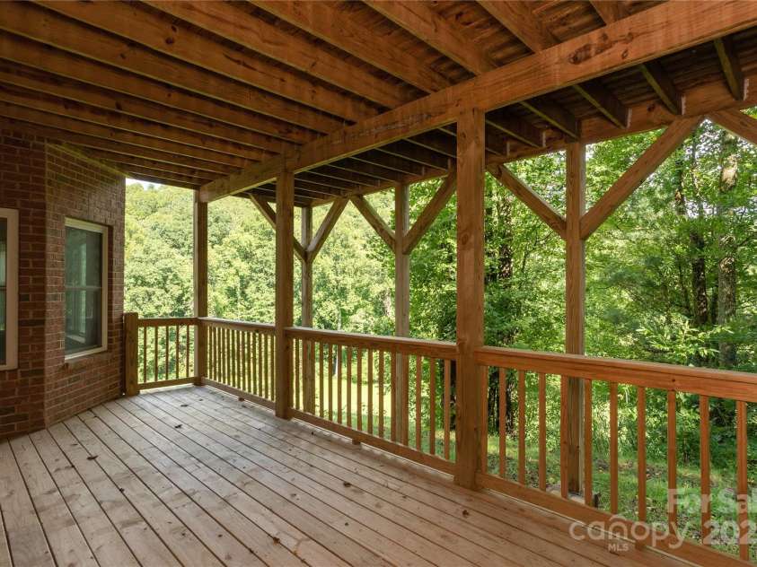 145 Frankie Lane, Flat Rock, NC 28731.  MLS# CAR4239682, YatesRealty ID 3440. 