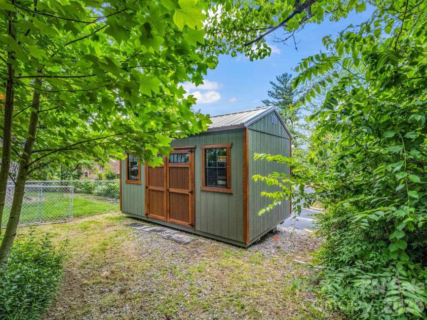23 Sunset Drive, Black Mountain, NC 28711.  MLS# CAR4397312, YatesRealty ID 34401. Garden & Storage Shed