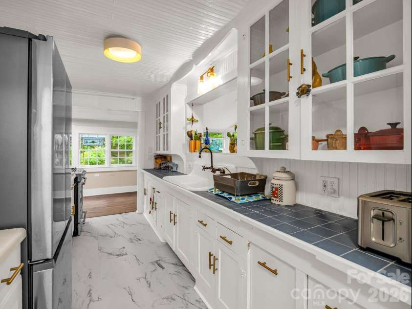23 Sunset Drive, Black Mountain, NC 28711.  MLS# CAR4397312, YatesRealty ID 34401. Kitchen with Built-Ins