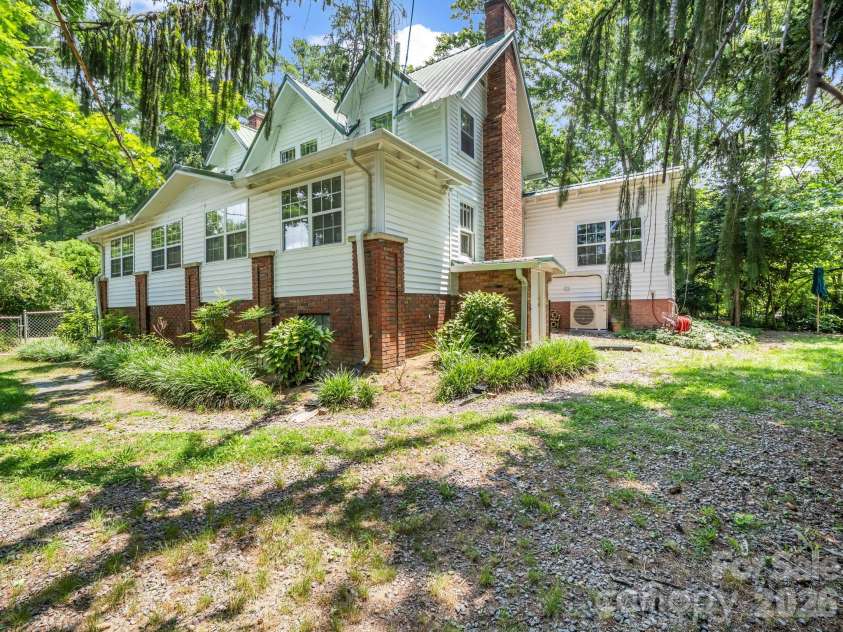 23 Sunset Drive, Black Mountain, NC 28711.  MLS# CAR4397312, YatesRealty ID 34401. Spacious Backyard