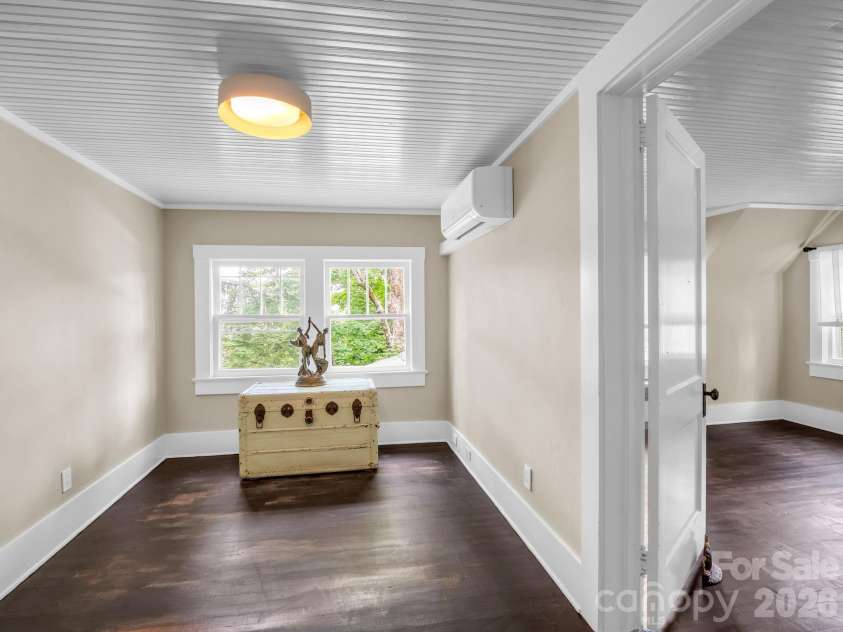 23 Sunset Drive, Black Mountain, NC 28711.  MLS# CAR4397312, YatesRealty ID 34401. Upper-Level Flex Space