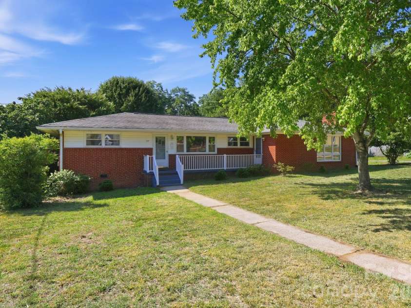 209 Lloyd Street, Salisbury, NC 28144.  MLS# CAR4395847, YatesRealty ID 34402. 