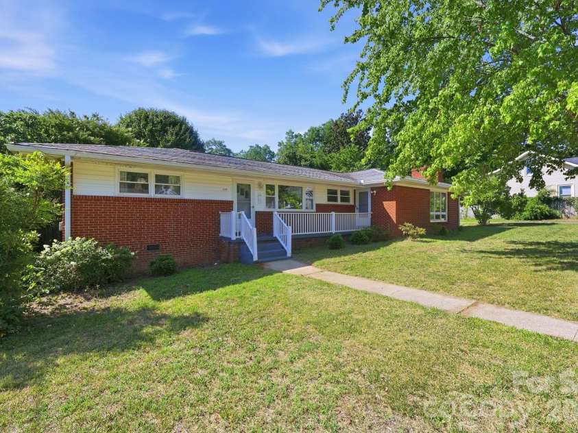 209 Lloyd Street, Salisbury, NC 28144.  MLS# CAR4395847, YatesRealty ID 34402. 