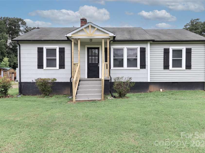 3359 Wilkesboro Highway, Statesville, NC 28625.  MLS# CAR4295079, YatesRealty ID 34402. 