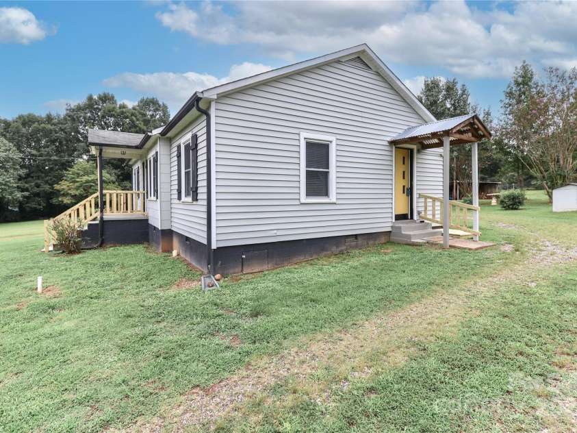 3359 Wilkesboro Highway, Statesville, NC 28625.  MLS# CAR4295079, YatesRealty ID 34402. 