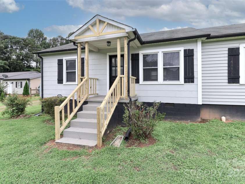 3359 Wilkesboro Highway, Statesville, NC 28625.  MLS# CAR4295079, YatesRealty ID 34402. 