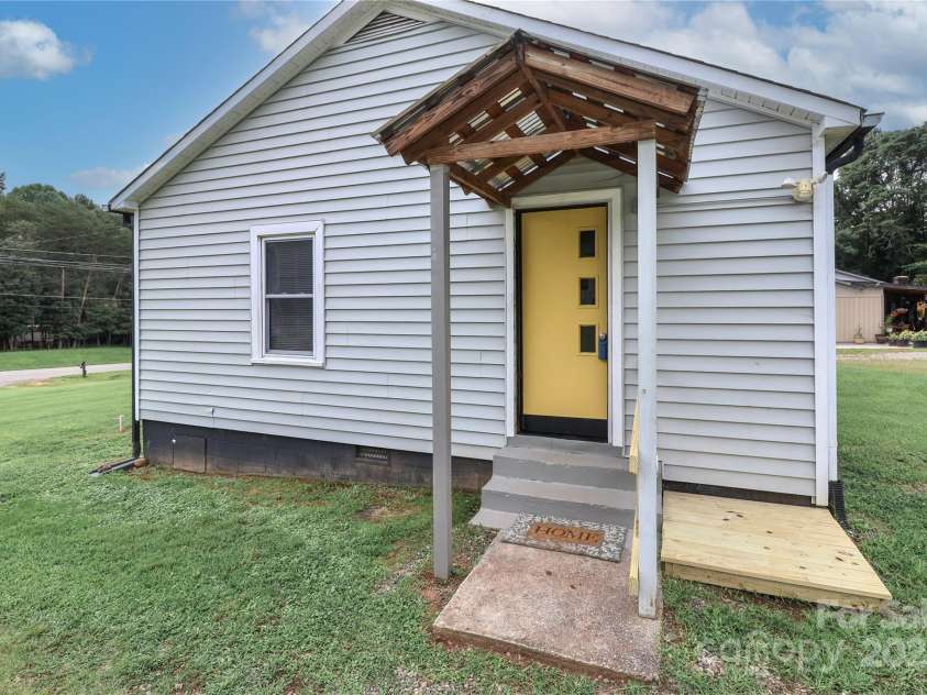 3359 Wilkesboro Highway, Statesville, NC 28625.  MLS# CAR4295079, YatesRealty ID 34402. 