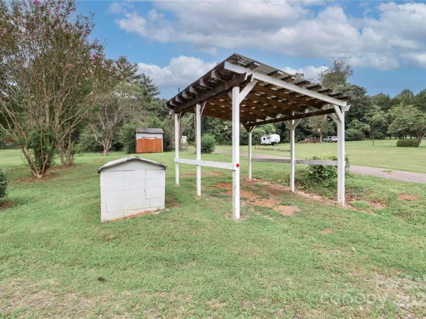 3359 Wilkesboro Highway, Statesville, NC 28625.  MLS# CAR4295079, YatesRealty ID 34402. 