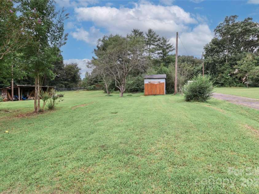 3359 Wilkesboro Highway, Statesville, NC 28625.  MLS# CAR4295079, YatesRealty ID 34402. 